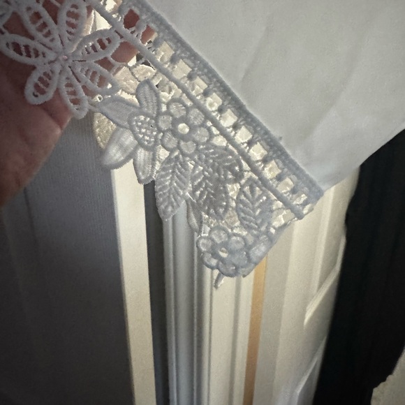 Bridal robe, white satiny fabric, size 4x/22US - Picture 3 of 5